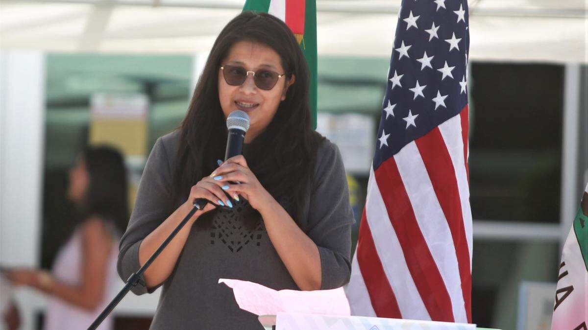 Elsa Mejía, concejala de la ciudad de Madera y la primera mixteca elegida para ese cargo, el 13 de agosto en las instalaciones del Community College de Madera durante el primer Foro de Comunidades Indígenas Mexicanas en el Exterior organizado por el Consulado de México en Fresno.