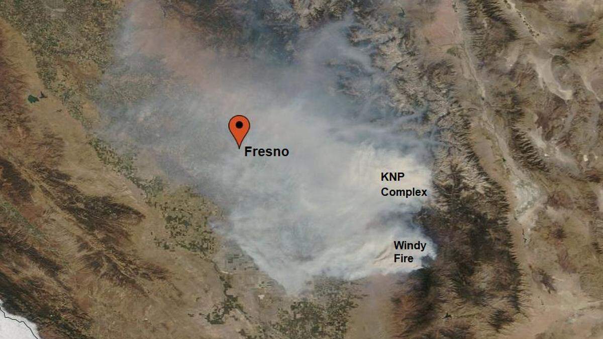 A Sept. 21 satellite image of the central and southern San Joaquin Valley shows smoke flowing westward into the Valley from two wildfires burning in eastern Tulare County: the KNP Complex and Windy Fire.