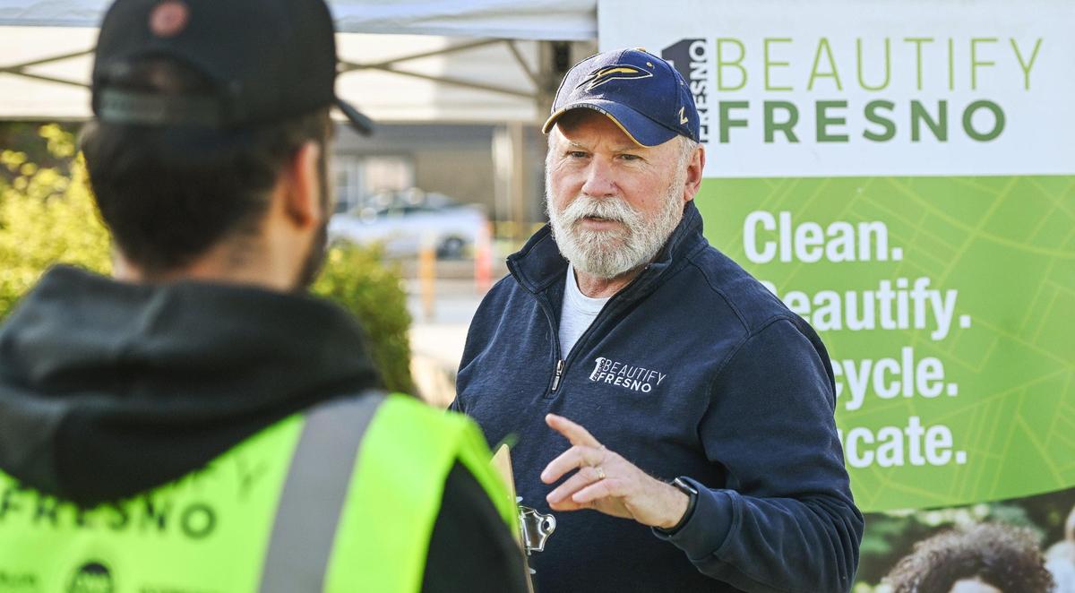 Beautify Fresno director Mark Standriff gives direction to volunteers before the start of a “neighborhood blitz” cleanup event around Nelson Elementary in north Fresno on Saturday, Dec. 9, 2023.