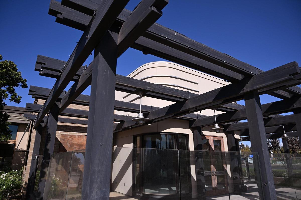 The Daily Grill, long empty in the Park Place center at Palm and Nees avenues, has a new tenant.