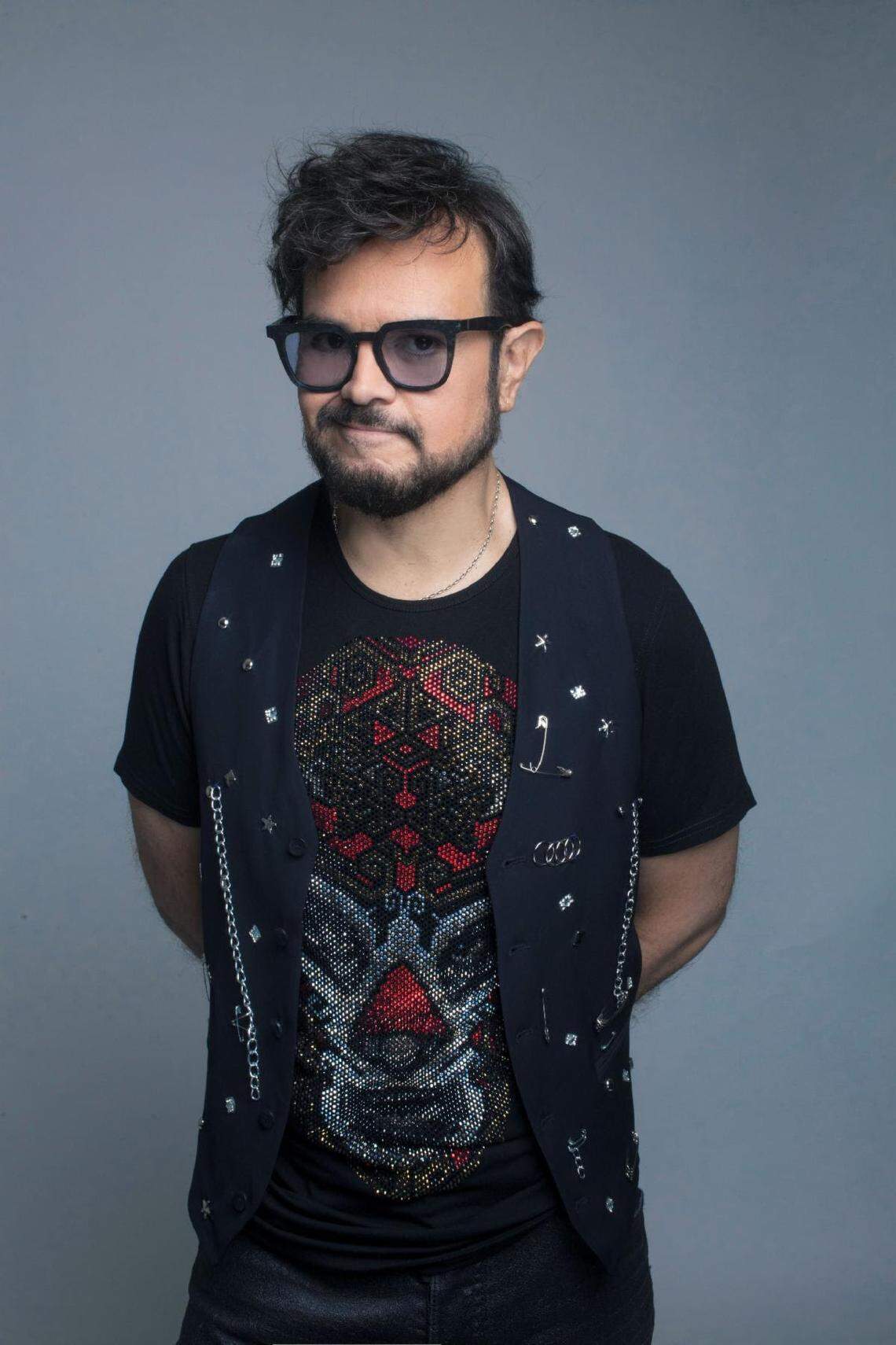 Aleks Syntek celebrates 35 years with an eight-state U.S. tour, enlisting Alan Parsons’ musicians and making his Fresno debut at the Rainbow Ballroom on April 17.