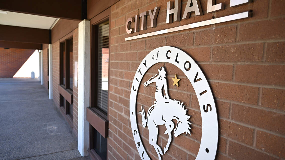 Clovis council pauses term limits discussion amid district-based voting change