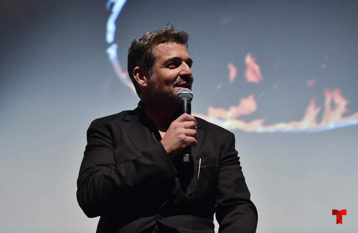 Pepe Rapazote en el estreno de La Reina del Sur 3 el 5 de octubre de 2022, en Latino Co. en The LATC en Los Ángeles, California.