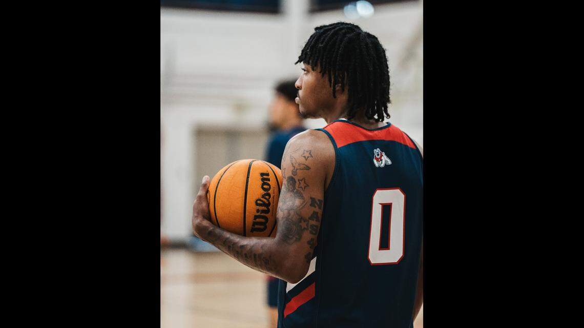 Fresno State’s newest player Zaon Collins could be a big contributor for the Bulldogs this season under first-year coach Vance Walberg. However, Collins has a checkered past, having been involved in a vehicle crash that killed a 52-year-old man in December 2020 in his hometown of Las Vegas. Collins pled guilty and received sentencing of 90 days in jail as part of an agreement reached in July 2023 that reduced charges to a misdemeanor vehicular manslaughter and felony reckless driving.