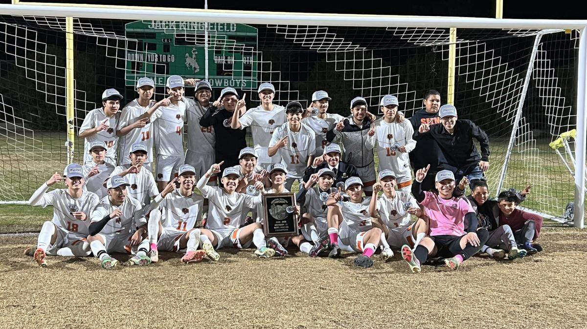 Selma celebrates a Central Section Division V title.