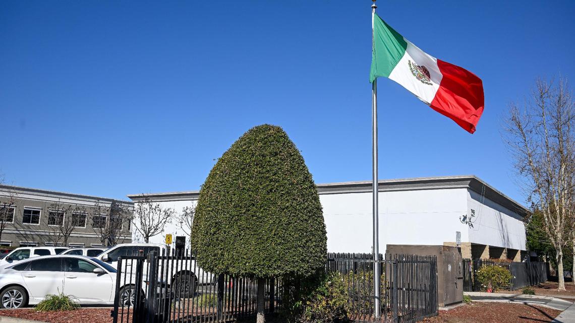 Huron robbery forces Fresno Mexican consulate to halt mobile unit services
