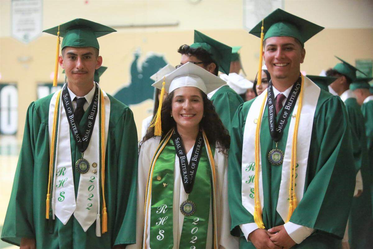 Riverdale High School valedictorian Isabela González, center, with class salutatorians Giovanni Roa, left, and Iván Ibarra, right, before the graduation ceremony on June 10. 