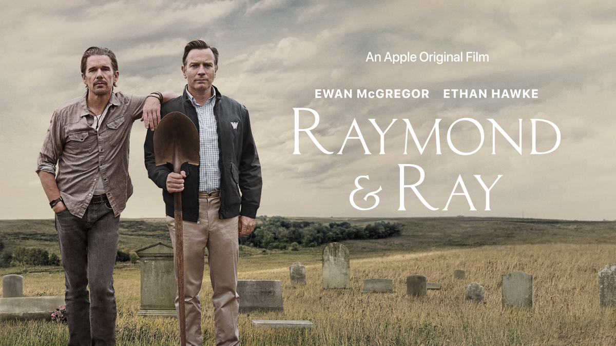 ‘Raymond & Ray’ sigue a los medios hermanos Raymond (Ewan McGregor) y Ray (Ethan Hawke) que han vivido a la sombra de un padre terrible. De alguna manera, todavía tienen sentido del humor, y su funeral es una oportunidad para que se reinventen. Hay ira, hay dolor, hay locura, puede haber amor y definitivamente hay una excavación de tumba.