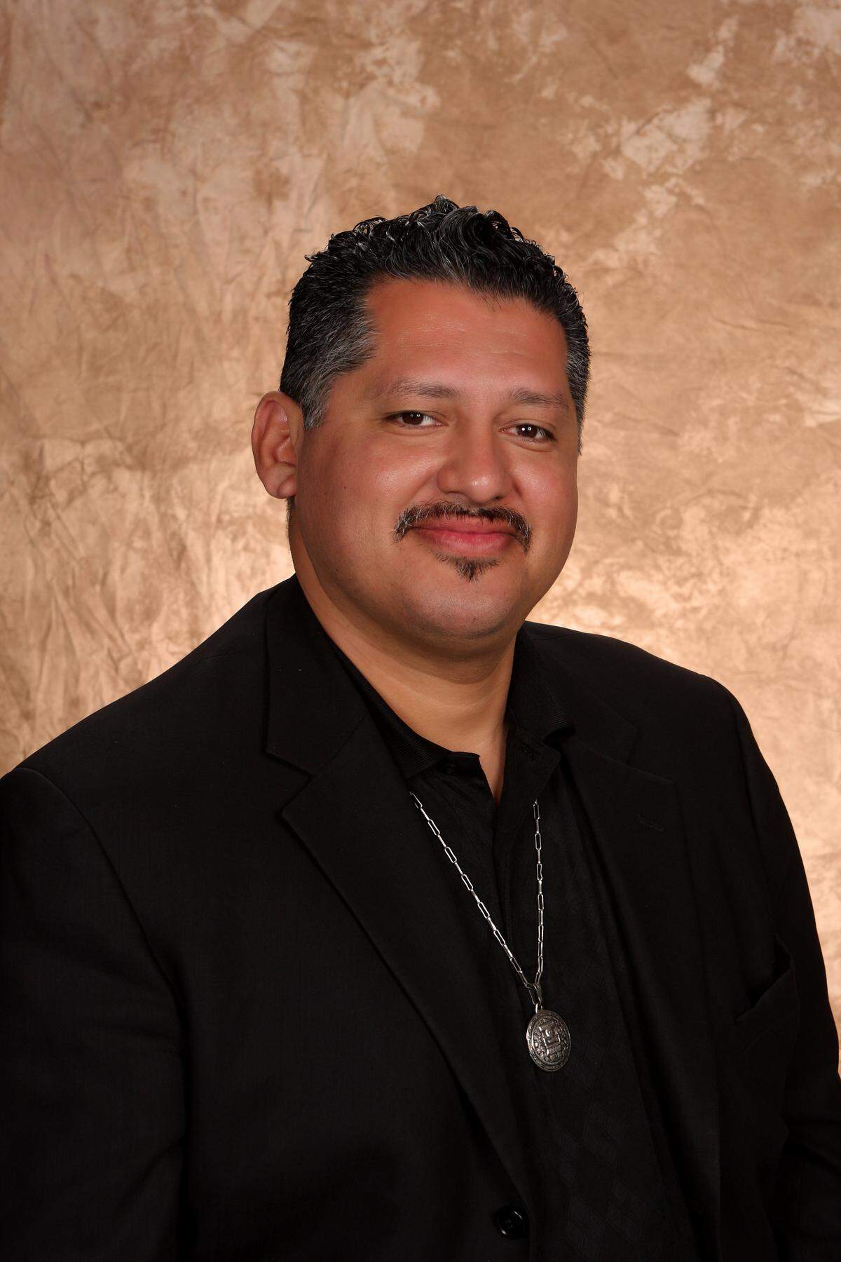 Huron Mayor Rey León has thrown his hat into the race for Fresno County supervisor in District 4.