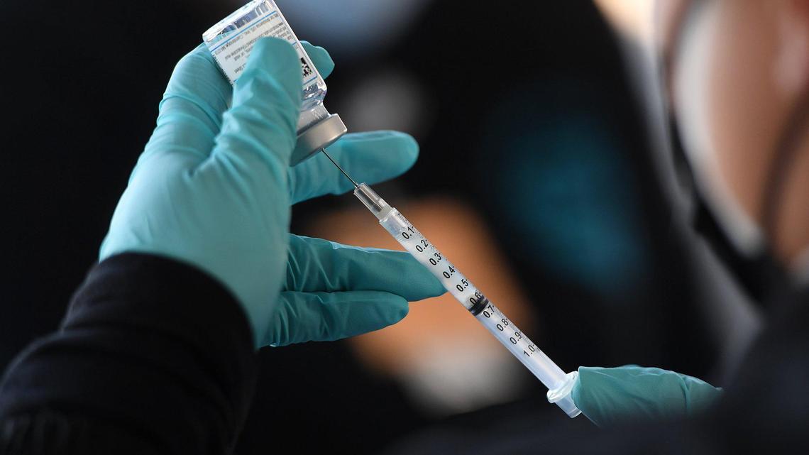 How many Fresno-area hospital workers met the deadline to get their COVID vaccines?