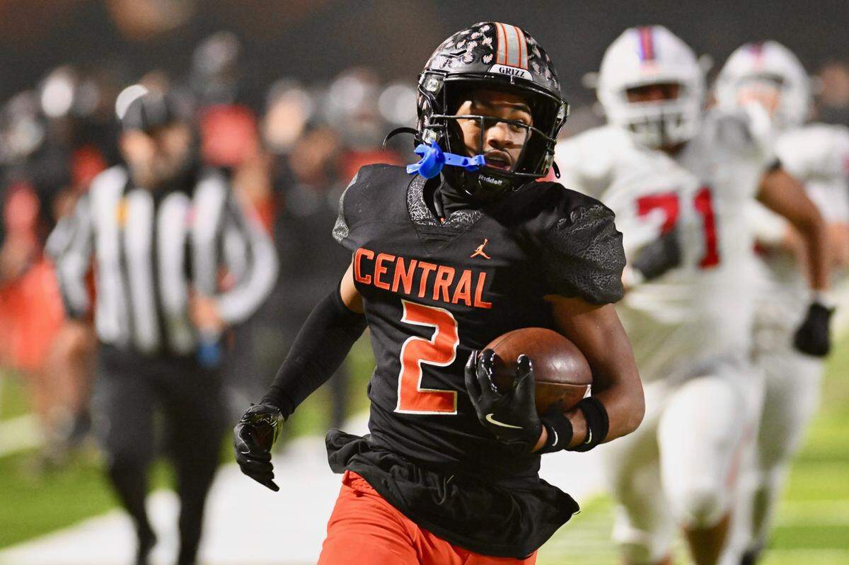 Central’s Brandon Smith scores a touchdown after a fumble recovery against St. Ignatius on Saturday, Dec. 7, 2024.