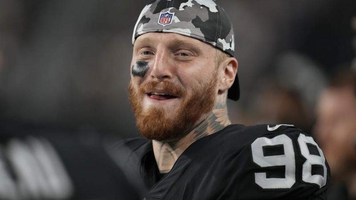 Raiders defensive end Maxx Crosby welcome the birth of his baby girl.