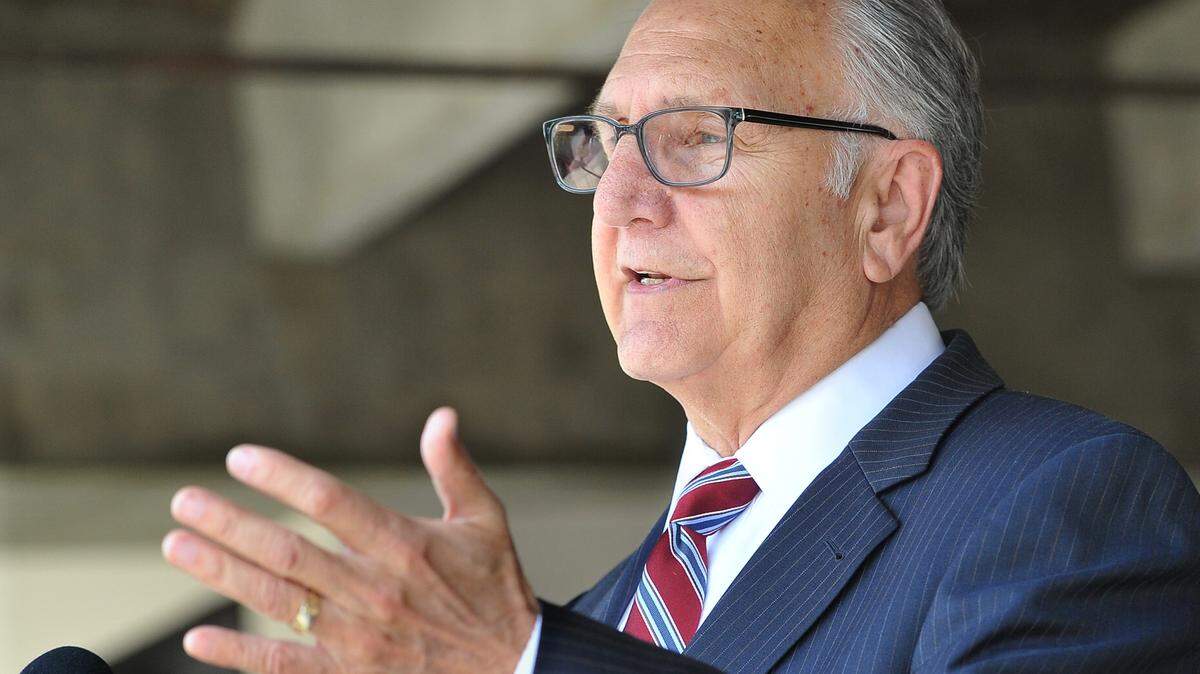 Mayor Lee Brand announces he will not seek re-election, May 20, 2019, outside the KMJ studios where Brand made an appearance on the Ray Appleton Show.