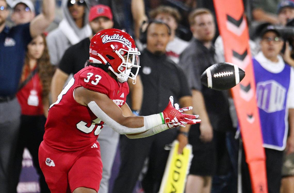 Fresno State’s Ellijah Giliam makes the catch against Kent State Saturday, Sept. 23, 2023 in Fresno.