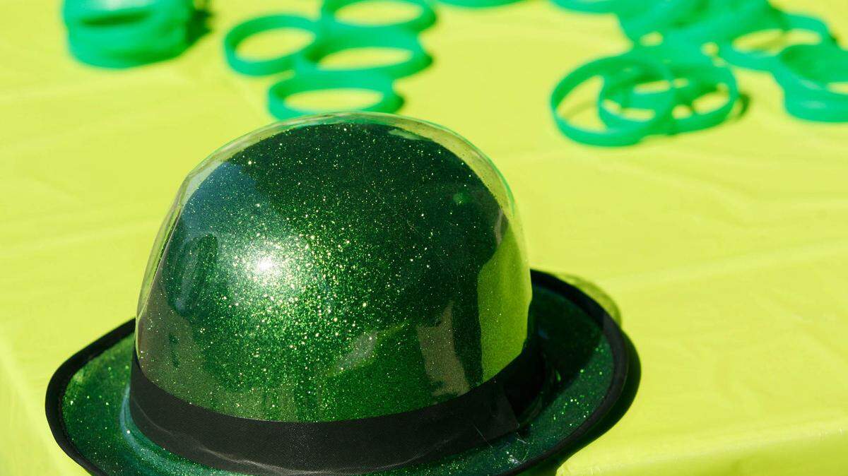 FRESNO, CA 3/17/09 MTD CEK ST. PATRICKS FSU A leprechaun hat sits on a table, Fresno is one of the best cities to celebrate St. Patrick’s Day this year. CRAIG KOHLRUSS/THE FRESNO BEE