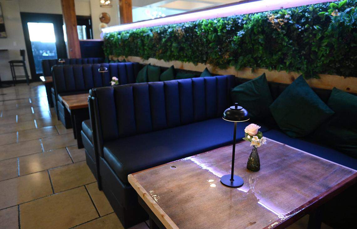 A lounge setting is seen at Dosan A Social Eatery newly opened along Shaw Avenue between Villa and Minnewawa avenue. Dosan offers a salad bar, buffet and a high end bar in Clovis.