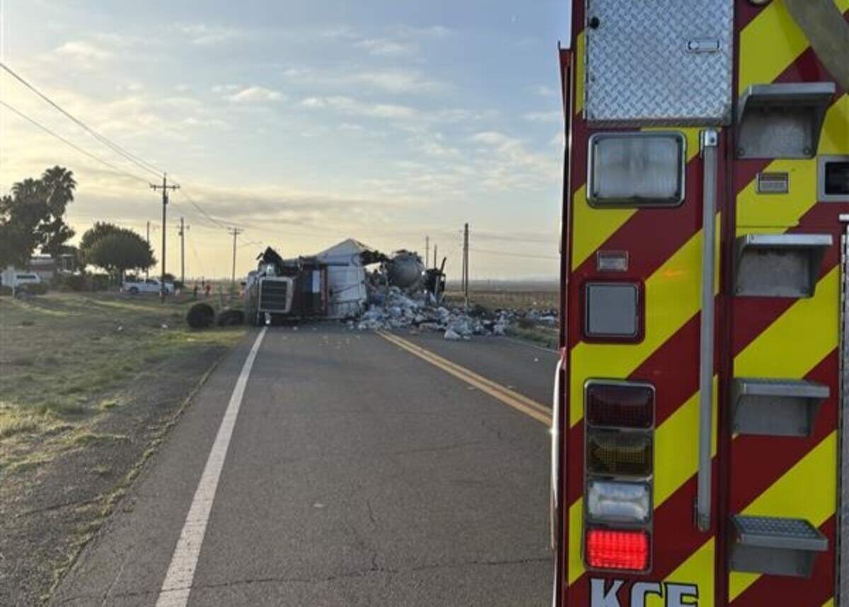 Un choque frontal entre dos semirremolques la mañana del jueves 23 de octubre en Highway 33 provocó el derrame de 3,000 galones de petróleo y el cierre de la carretera durante varias horas.