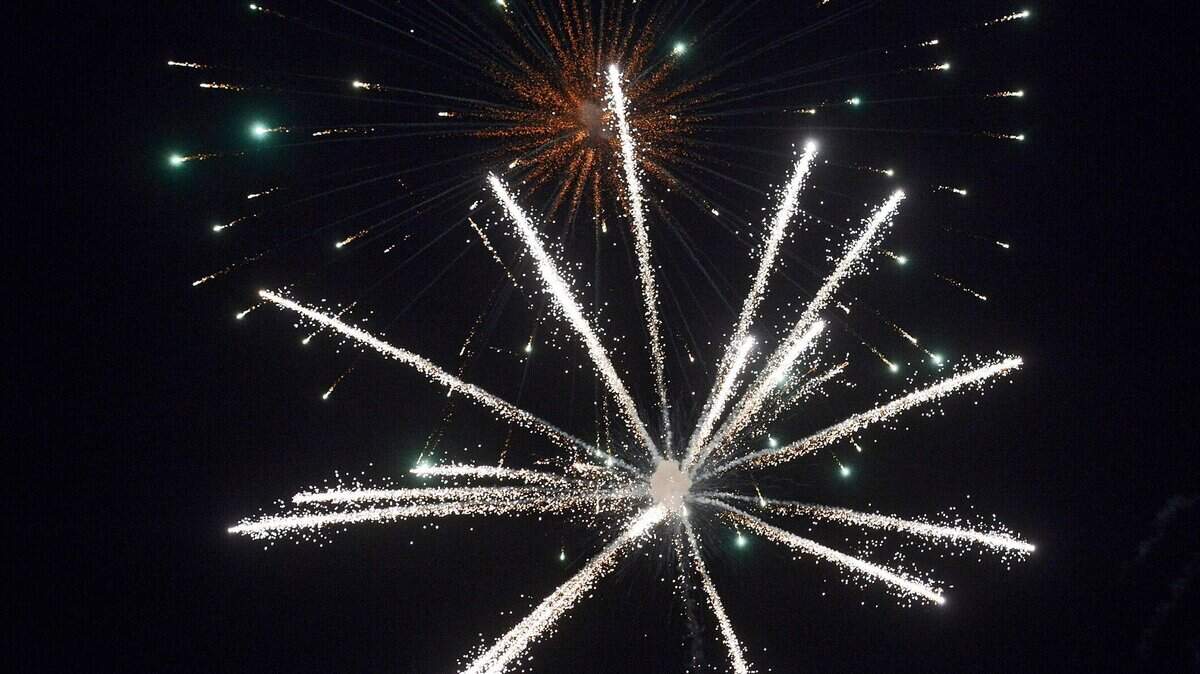 Shaver Lake’s annual Fourth of July fireworks show is happening despite worries from the Blue Fire.