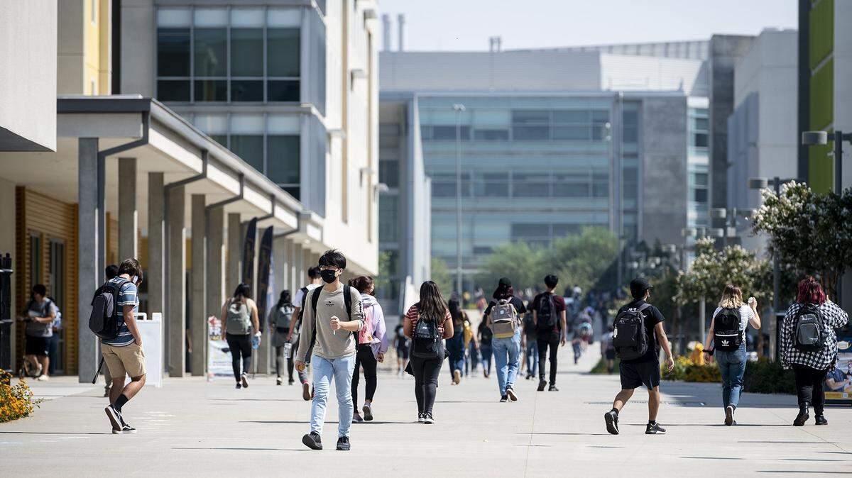 Students walk across the University of California, Merced campus in 2021.