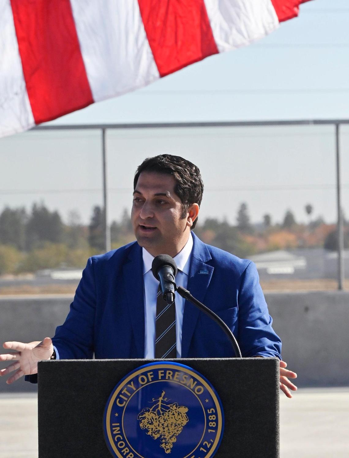 Mike Karbassi, concejal de la ciudad de Fresno durante dos mandatos y nativo del noroeste de Fresno, anunció su candidatura para el puesto de Supervisor del Distrito 1 del Condado de Fresno en las elecciones primarias de 2026.