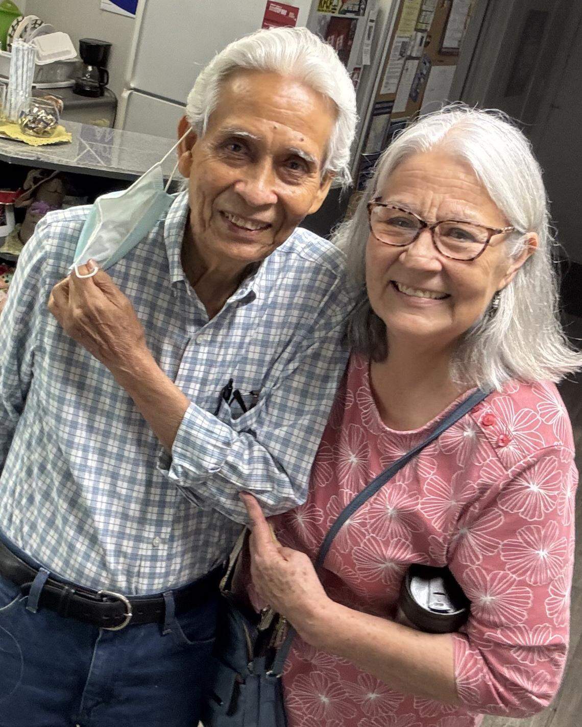 Honrado por el Valley Music Hall of Fame, Agustín Lira usa la música y el teatro para abordar problemas sociales, inspirar el cambio y enseñar a futuras generaciones en Fresno.