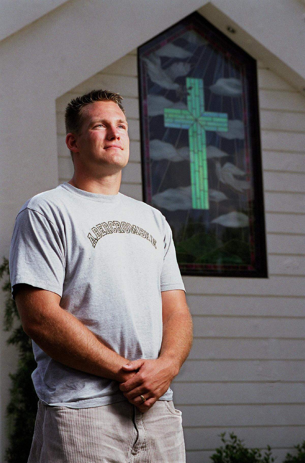 FRESNO, CALIF. 9/9/99 (MTD DLW FOOTBALL PASTOR) Brad Bell is a pastor at the Northwest Church. Bell played football for FSU from 1990-1993 and turned to religion during his junior year. (CREDIT - DARRELL WONG/THE FRESNO BEE) DLW
