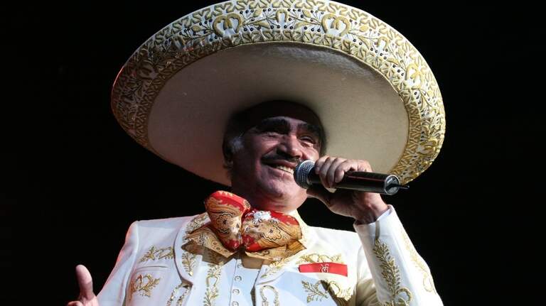 Fresno Latinos reflect on Vicente Fernández’s legacy: ‘He will always be one of the best’ 