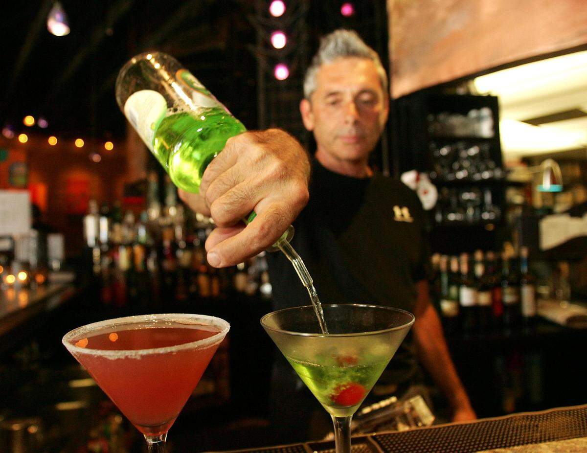 Ronald Harris Contrestano, bartender at Veni Vidi Vici pours an apple martini in this Fresno Bee file photo.