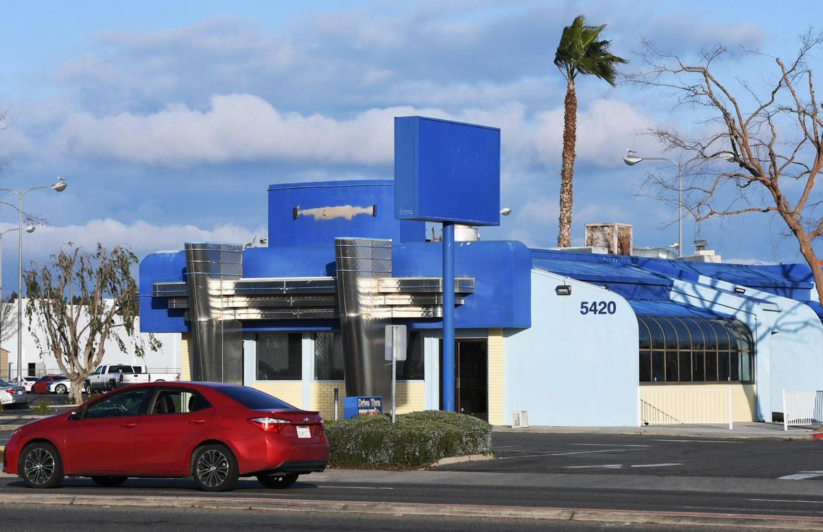 The Foster’s Freeze on Blackstone Ave. near Barstow Avenue is shown closed Thursday, Jan. 19, 2023 in Fresno.
