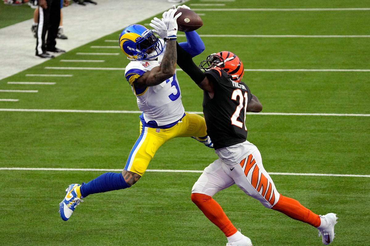 Los Angeles Rams wide receiver Odell Beckham Jr. pulls in a touchdown pass as Cincinnati Bengals cornerback Mike Hilton defends during the first half of Super Bowl 56 on Sunday, Feb. 13, 2022, in Inglewood, Calif.