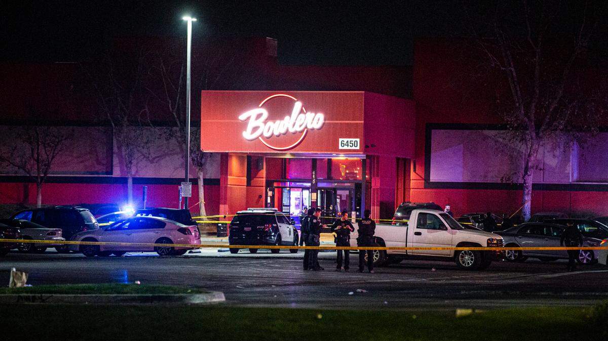 Police shutdown the parking lot a Bowlero bowling alley in northeast Fresno after a man was shot and killed near the entryway on Friday, Feb. 11, 2022.