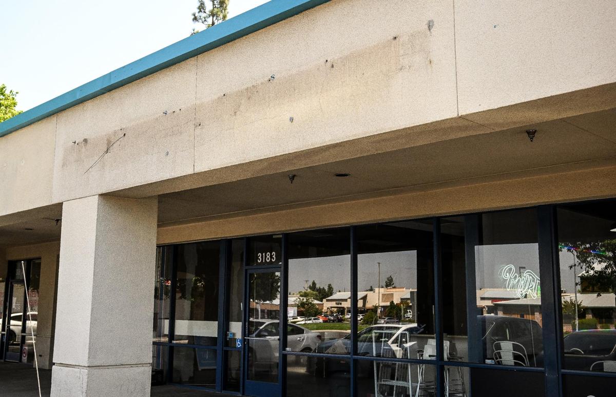 The sign for the Baskin-Robbins at Shaw and Feland avenues has been removed following the store’s recent closure, on Thursday, Aug. 31, 2023.