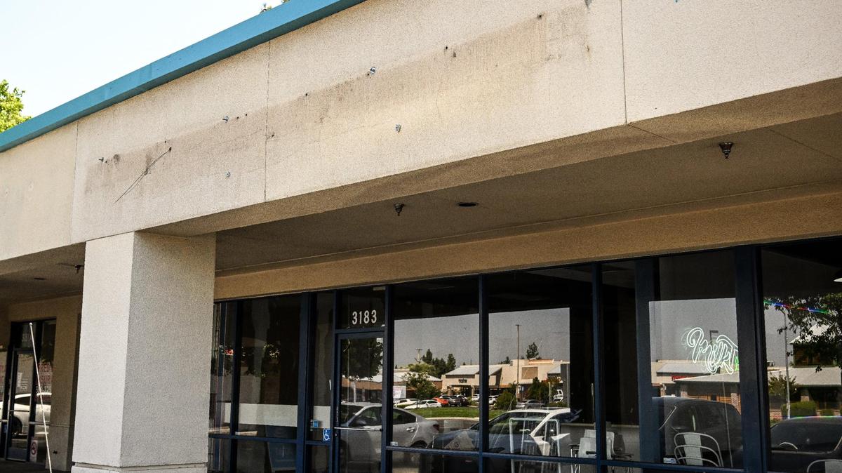 The sign for the Baskin-Robbins at Shaw and Feland avenues has been removed following the store’s recent closure, on Thursday, Aug. 31, 2023.