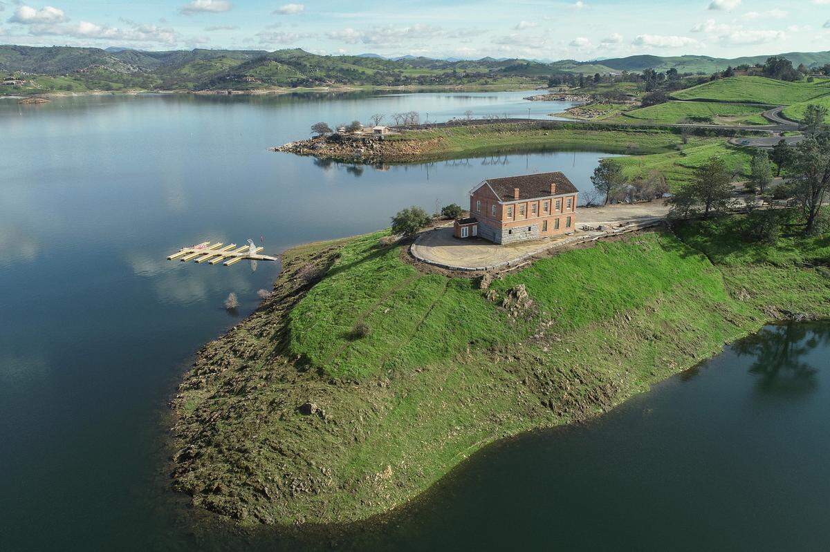 The Historic Millerton Courthouse sits above Millerton Lake in Friant on Jan. 18, 2023.