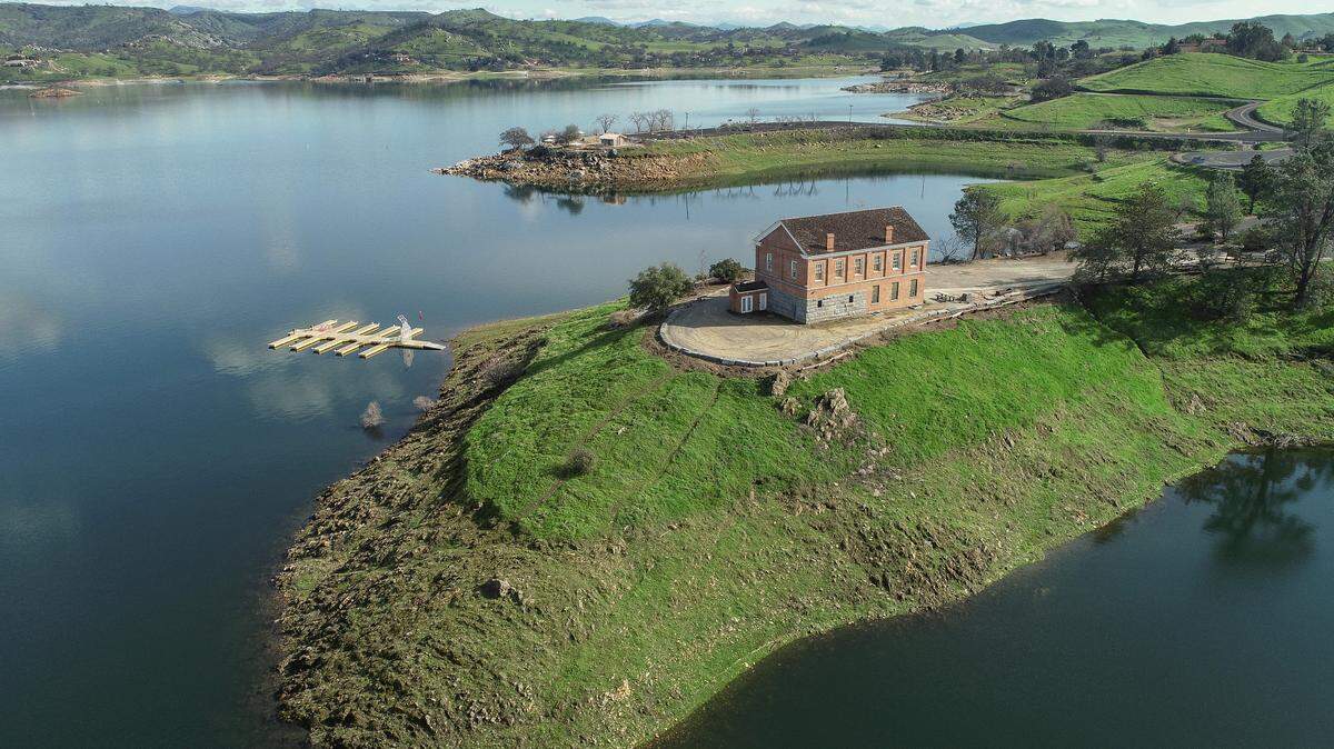 The Historic Millerton Courthouse sits above Millerton Lake in Friant on Jan. 18, 2023.