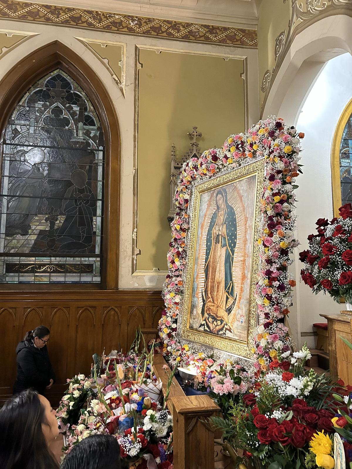 Los católicos del Valle se reunieron para procesiones, mañanitas y misas en honor a la Virgen de Guadalupe, la santa patrona de México y las Américas, en la Catedral de San Juan en Fresno el 12 de dicembre.