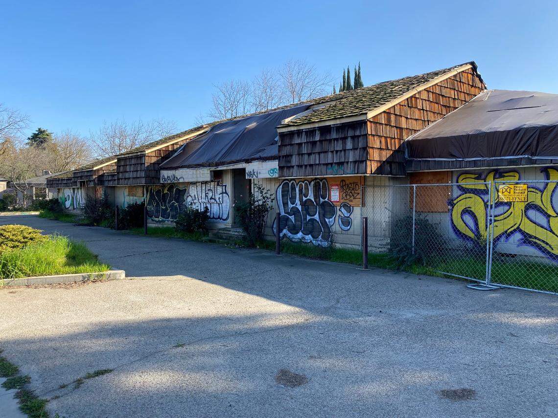 An office building at 695 W. Shaw Ave. sticks out in the Fig Garden neighborhood with its unkempt grass and walls covered in tagging on Wednesday, Jan. 26, 2022.