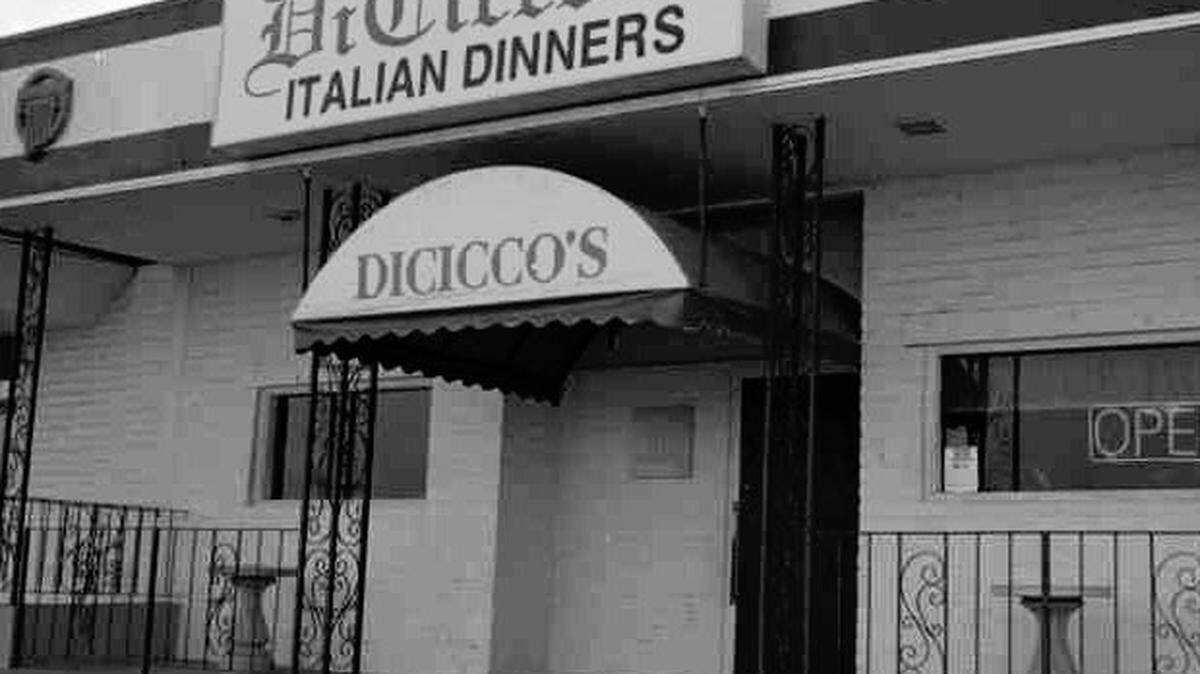 Un restaurante DiCicco's de los años 90 en esta foto de archivo del Fresno Bee.