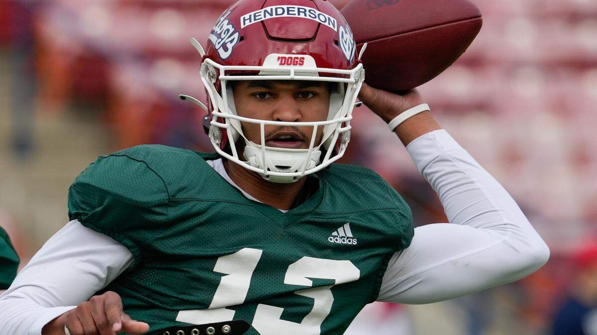 Former Fresno State quarterback Jaylen Henderson has transferred to Texas A&M. Henderson played in two games and a total of six snaps last season for the Bulldogs.