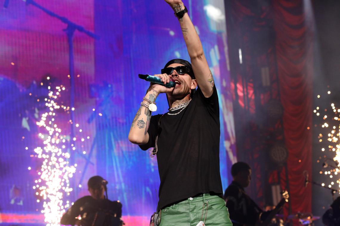 El cantante mexicano Erick Aragón –más conocido como Codiciado– actuó el sábado 4 de mayo en el Save Mart Center de Fresno con su gira 'Ando Enfocado US Tour'.