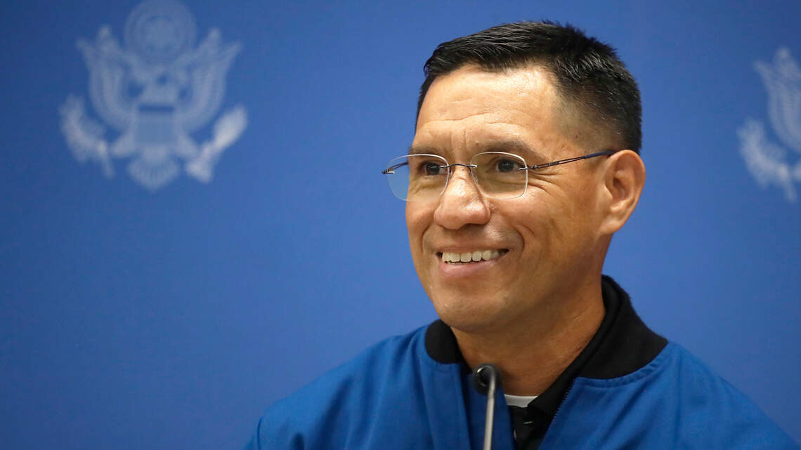 Astronauta de raíces salvadoreñas se enfocará en prepararse para regresar al espacio