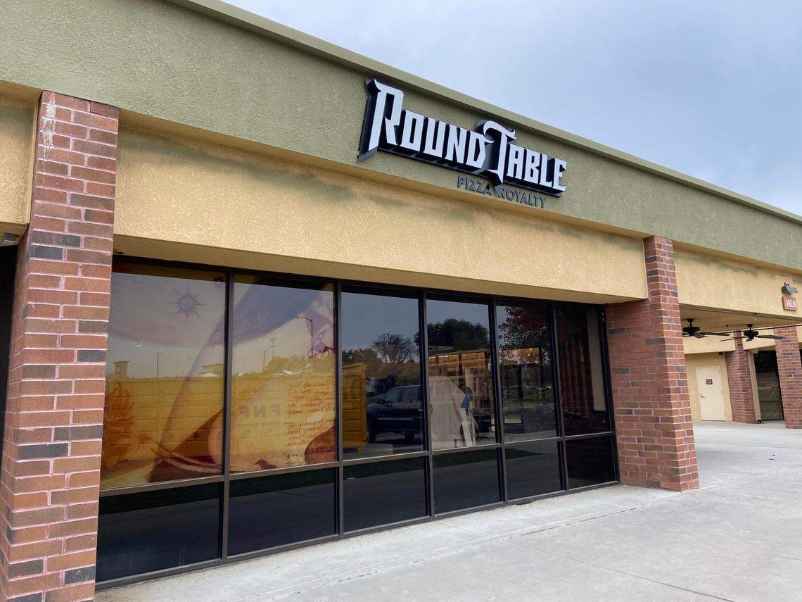 The former Starbucks and Baja Fresh at Sierra Vista Mall in Clovis are being turned into a Round Table Pizza Royalty location.