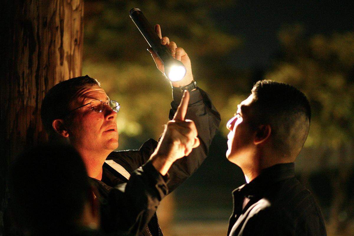 Fresno police officer Don McKenzie checks the sobriety of a driver stopped at a DUI checkpoint in 2008.