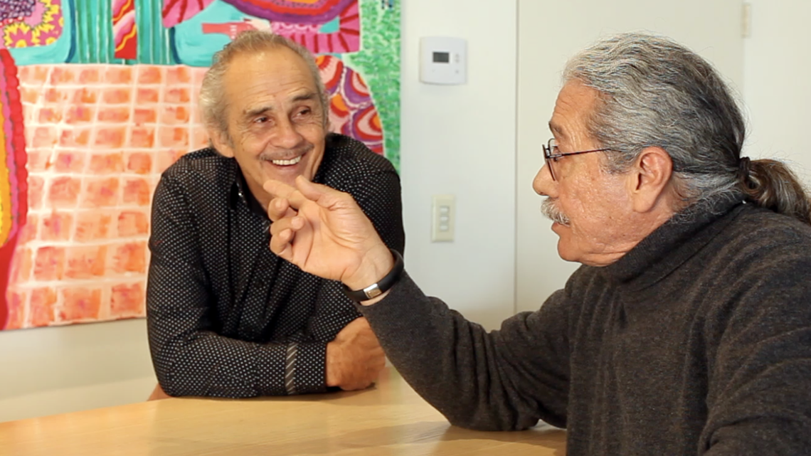 Pepe Serna junto a su gran amigo Edward James Olmos durante su documental ‘Pepe Serna: Life is Art’.