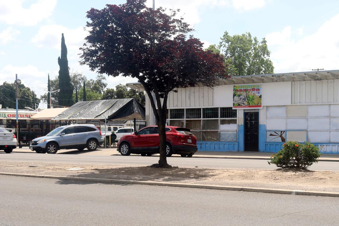 En Fresno, Ramiro Ortuño Ortiz dijo que hay planes a futuro de hacer una tortillería en el local donde tiene estacionada la tortillería móvil, ya que su hija compro la propiedad.
