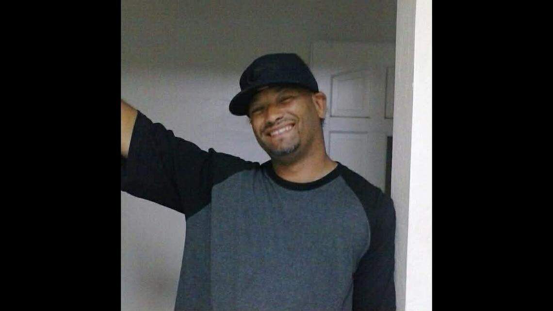 Los familiares de Ronald Wallace, 50, están de luto por la pérdida de su padre. Murió por una aparente intoxicación por monóxido de carbono mientras intentaba mantenerse caliente en su tienda en un campamento a lo largo de Highway 180 en Fresno, dijeron las autoridades.