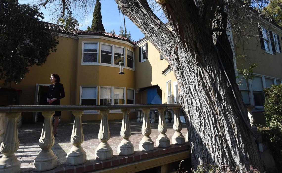 A 70-year-old Modesto ash tree towers over Penny Raven’s 1939 Huntington Boulevard mansion. Home to Larry and Penny Raven for 50 years, and host of many elaborate gatherings, attended by political leaders and stars from the movie and television industry, the little more than 6,000 square-foot mansion is now for sale.