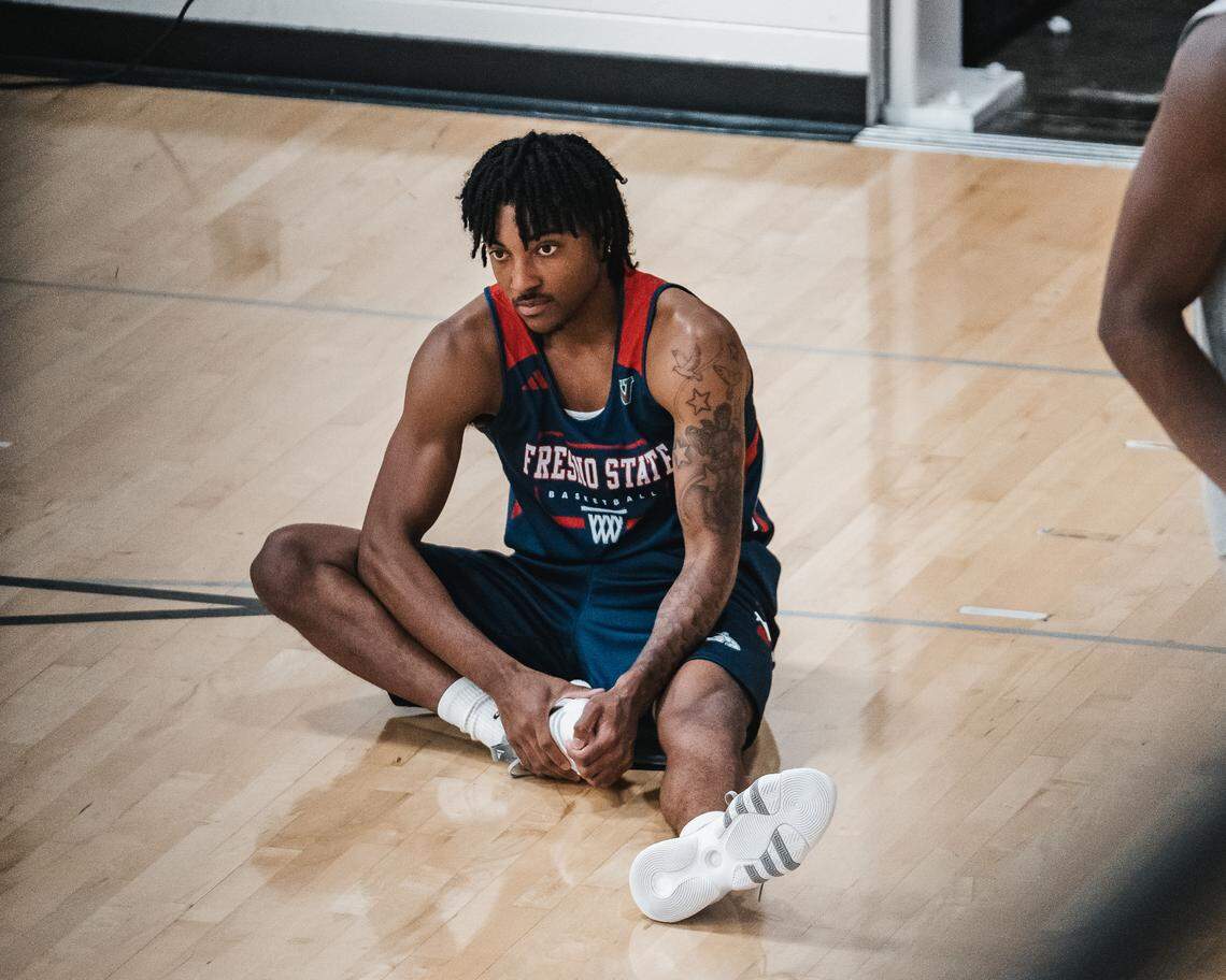 Fresno State’s newest player Zaon Collins could be a big contributor for the Bulldogs this season under first-year coach Vance Walberg. However, Collins has a checkered past, having been involved in a vehicle crash that killed a 52-year-old man in December 2020 in his hometown of Las Vegas. Collins pled guilty and received sentencing of 90 days in jail as part of an agreement reached in July 2023 that reduced charges to a misdemeanor vehicular manslaughter and felony reckless driving.