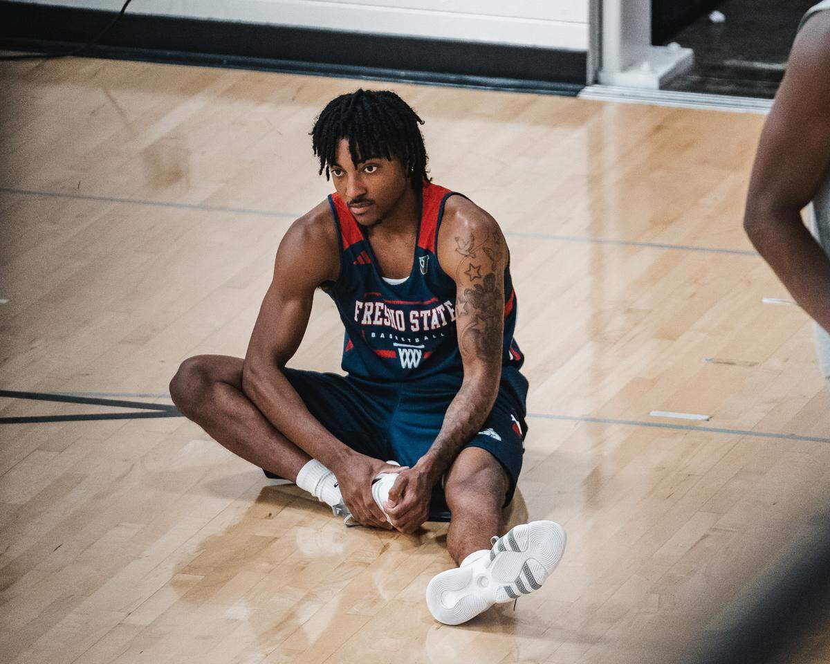 Fresno State’s newest player Zaon Collins could be a big contributor for the Bulldogs this season under first-year coach Vance Walberg. However, Collins has a checkered past, having been involved in a vehicle crash that killed a 52-year-old man in December 2020 in his hometown of Las Vegas. Collins pled guilty and received sentencing of 90 days in jail as part of an agreement reached in July 2023 that reduced charges to a misdemeanor vehicular manslaughter and felony reckless driving.