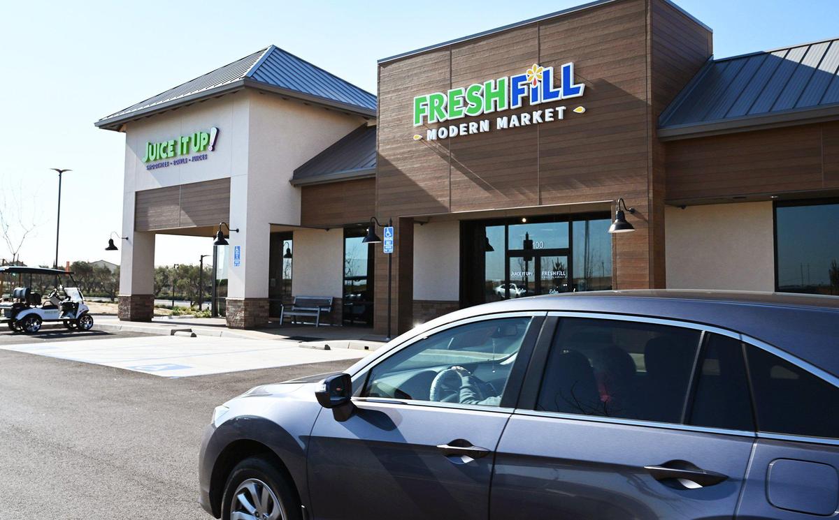 Fresh Fill Modern Market, center, and Juice It Up!, left, are two of the newest tenants at the new Riverwalk shopping center next to Riverstone housing development, located west of 41 and south of Avenue 12 near Madera. Photographed Wednesday, Jan. 26, 2022.